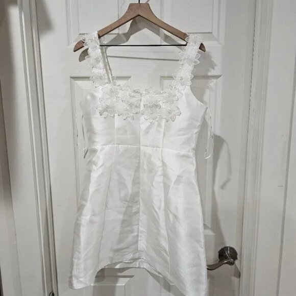 Elliat Elder Floral Decal Applique Mini Dress In White - Picture 4 of 8